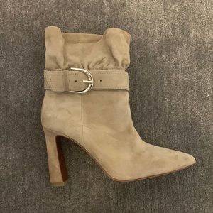 Joie boots never worn